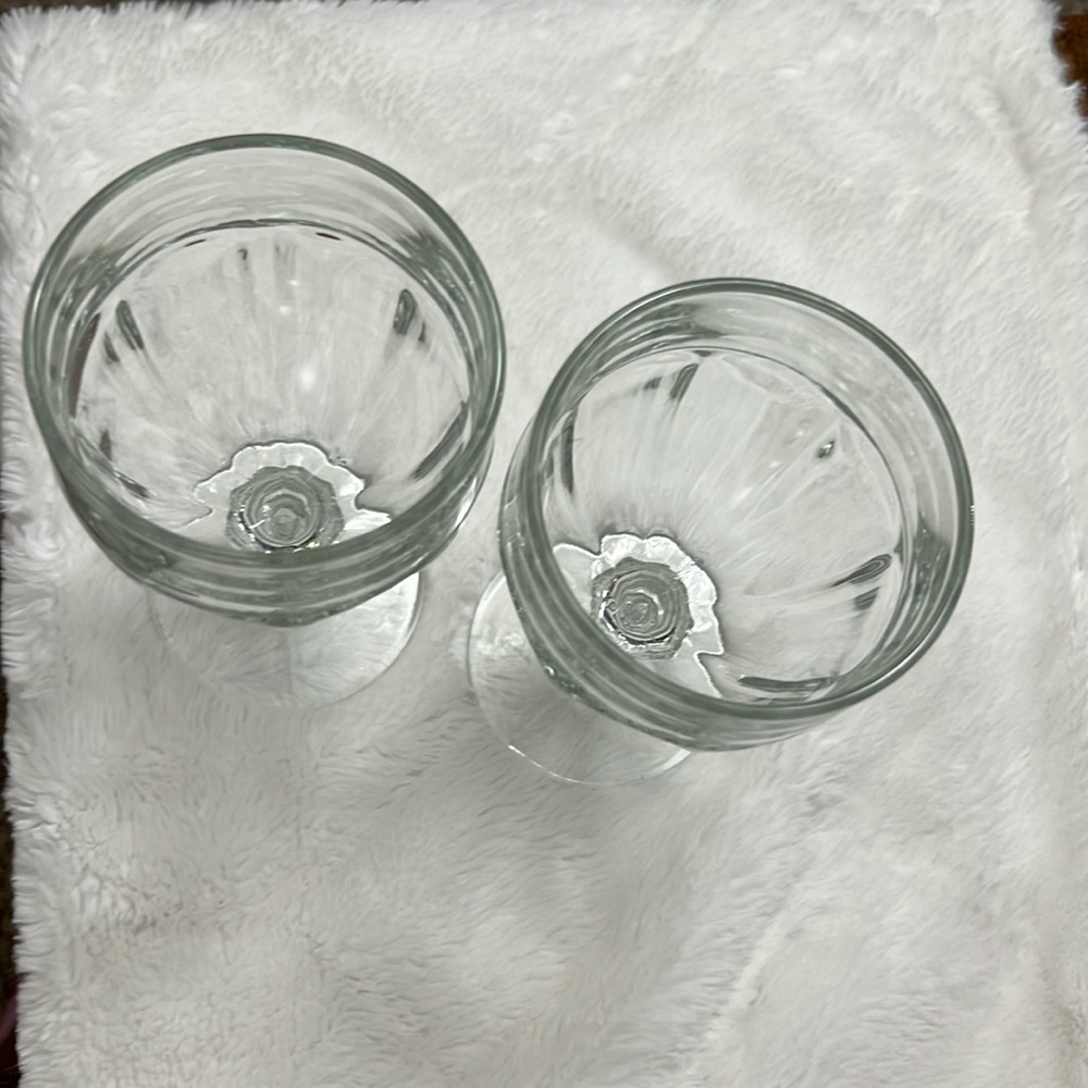 Elegant Vintage Clear Glass Goblets – Set of 2 Ribbed Design, Footed Stemware - Picture 3 of 3